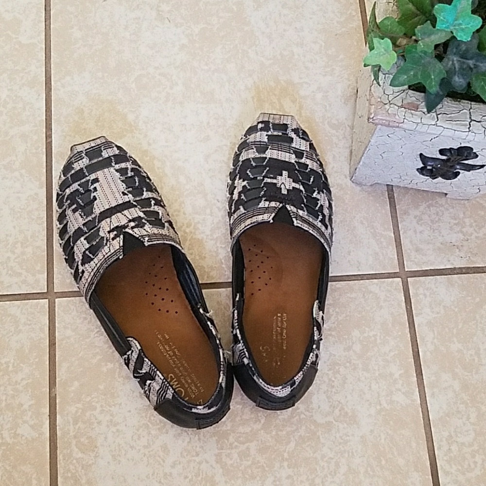 Toms size W7 like new